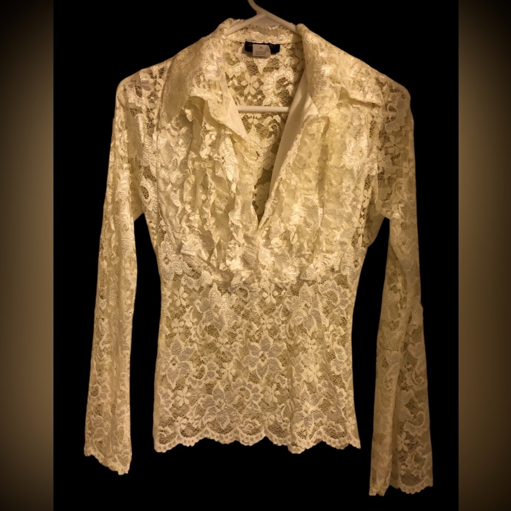 Elegant Sheer Lace Ruffle Top W/ Scallops in Cream Size M Stretch Fit Flare L/S